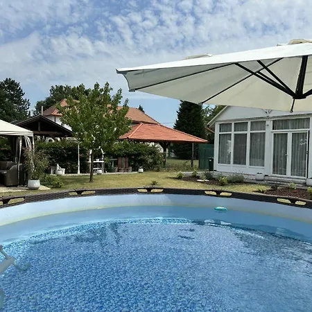 Tuender-lak Balatonmáriafürdő